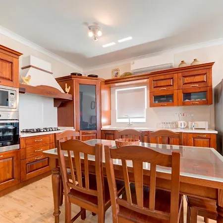 Modern Seaside 2 Bedroom Penthouse With Sea Views Daire