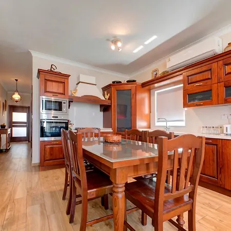 Daire Modern Seaside 2 Bedroom Penthouse With Sea Views *