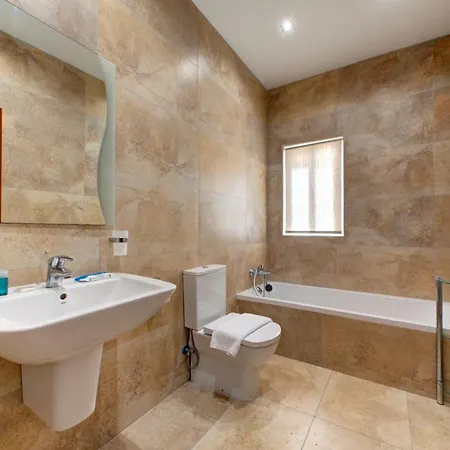 Modern Seaside 2 Bedroom Penthouse With Sea Views