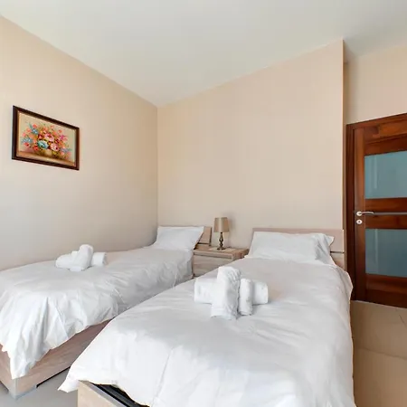 Modern Seaside 2 Bedroom Penthouse With Sea Views Апартаменты