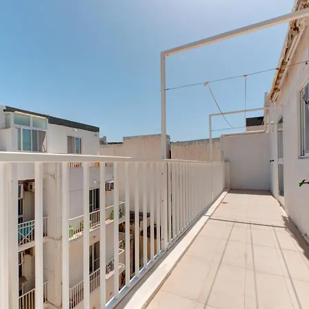Modern Seaside 2 Bedroom Penthouse With Sea Views Апартаменты