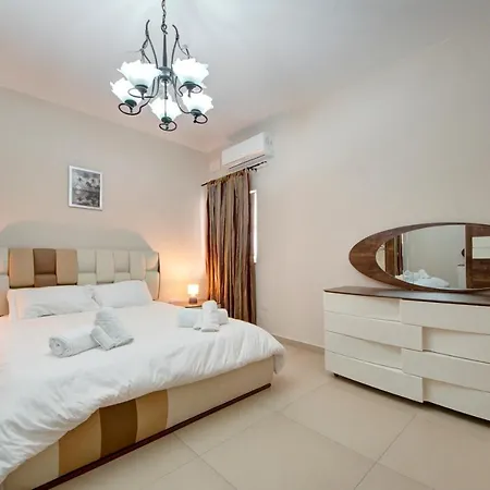 Modern Seaside 2 Bedroom Penthouse With Sea Views דירה