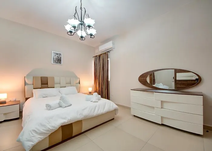 Modern Seaside 2 Bedroom Penthouse With Sea Views アパート