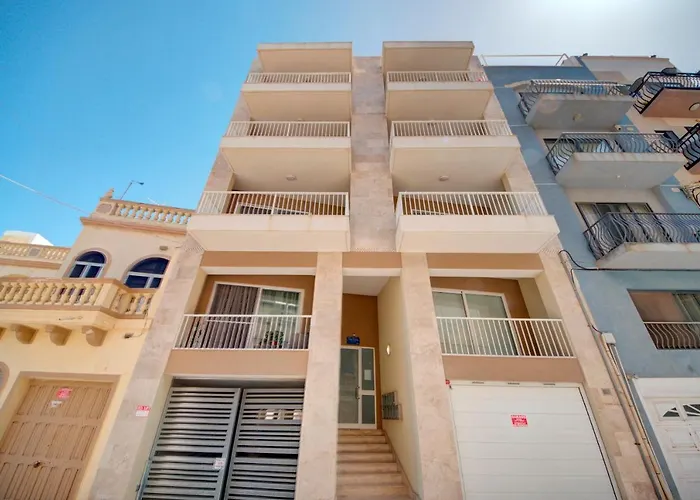 Modern Seaside 2 Bedroom Penthouse With Sea Views * セント・ポールズ・ベイ