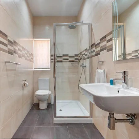 Modern Seaside 2 Bedroom Penthouse With Sea Views * St. Paul's Bay